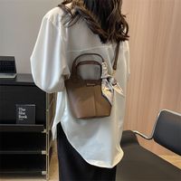 Women's All Seasons Pu Leather Solid Color Classic Style Cylindrical Zipper Bucket Bag main image 2