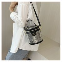 Femmes Toutes Les Saisons Faux Cuir De Base Sac Seau main image 4