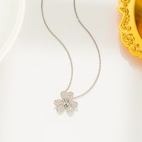 Simple Style Flower Titanium Steel Inlay Zircon Pendant Necklace sku image 1
