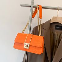 Frau Pu-leder Einfarbig Vintage-stil Quadrat Magnetschnalle Schultertasche Quadratische Tasche Kettentasche sku image 4