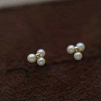 1 Paar Einfacher Stil Blume Sterling Silber Überzug Inlay Künstliche Perlen 14 Karat Vergoldet Ohrstecker main image 1