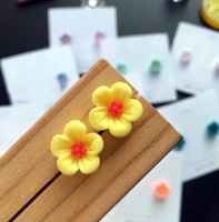 Wholesale Jewelry 1 Pair Simple Style Flower Resin Ear Studs sku image 1