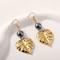 Wholesale Jewelry 1 Pair Retro Leaf Natural Pearl Metal Drop Earrings main image 1