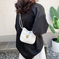 Women's All Seasons Pu Leather Solid Color Basic Dumpling Shape Buckle Shoulder Bag main image 5
