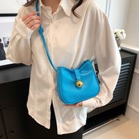 Women's All Seasons Pu Leather Solid Color Basic Dumpling Shape Buckle Shoulder Bag main image 4