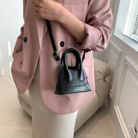 Women's All Seasons Pu Leather Solid Color Vintage Style Square Zipper Handbag main image 3