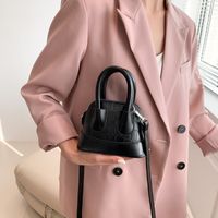 Women's All Seasons Pu Leather Solid Color Vintage Style Square Zipper Handbag main image 2