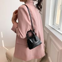 Women's All Seasons Pu Leather Solid Color Vintage Style Square Zipper Handbag main image 7