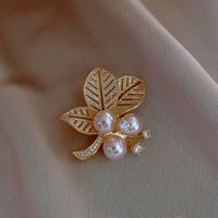Fashion Oval Flower Butterfly Copper Inlay Rhinestones Pearl Women's Brooches sku image 51
