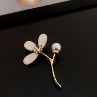 Fashion Oval Flower Butterfly Copper Inlay Rhinestones Pearl Women's Brooches sku image 14