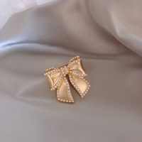 Fashion Oval Flower Butterfly Copper Inlay Rhinestones Pearl Women's Brooches sku image 6