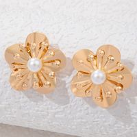 Wholesale Jewelry 1 Pair Sweet Flower Alloy Artificial Pearls Ear Studs main image 1