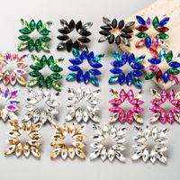 Wholesale Jewelry 1 Pair Baroque Style Flower Alloy Rhinestones Glass Gold Plated Ear Studs main image 1