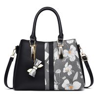 Women's Large All Seasons Pu Leather Classic Style Handbag main image 4