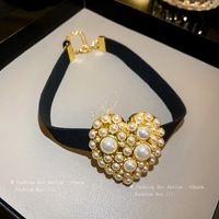 Rétro Forme De Cœur Faux Cuir Alliage Incruster Perles Artificielles Femmes Collier Ras De Cou main image 5