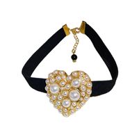 Retro Heart Shape Pu Leather Alloy Inlay Artificial Pearls Women's Choker main image 4