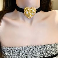 Rétro Forme De Cœur Faux Cuir Alliage Incruster Perles Artificielles Femmes Collier Ras De Cou main image 2