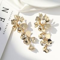 Bijoux En Gros 1 Paire Exagéré Fleur Métal Perles Artificielles Boucles D'oreilles main image 3