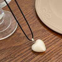 Simple Style Heart Shape Resin Three-dimensional Women's Pendant Necklace main image 5