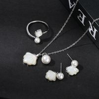 Simple Style Ginkgo Leaf Copper Inlay Pearl Women's Rings Earrings Necklace main image 1