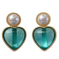 1 Pair Retro Heart Shape Alloy Resin Inlay Artificial Pearls Women's Ear Studs main image 3