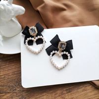 1 Pair Retro Heart Shape Alloy Inlay Artificial Gemstones Artificial Pearls Women's Drop Earrings main image 4