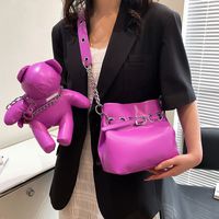 Women's Medium Pu Leather Bear Streetwear Square Magnetic Buckle Shoulder Bag Crossbody Bag Bucket Bag main image 5
