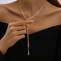 1 Piece Simple Style Triangle Alloy Metal Plating Hollow Out Gold Plated Women's Pendant Necklace main image 7