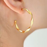 1 Paar Einfacher Stil C-form Überzug Titan Stahl 18 Karat Vergoldet Reif Ohrringe main image 1