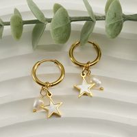 1 Paire Mode Star Perle Placage Incruster Acier Inoxydable Coquille Plaqué Or 18k Boucles D'oreilles main image 5