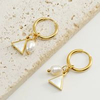 1 Paire Mode Triangle Acier Inoxydable Perle Placage Incruster Coquille Boucles D'oreilles main image 3