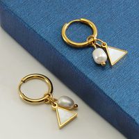 1 Paire Mode Triangle Acier Inoxydable Perle Placage Incruster Coquille Boucles D'oreilles main image 4
