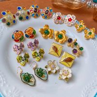 1 Pair Vintage Style Flower Copper Plating Inlay Artificial Gemstones Rhinestones Ear Studs main image 1
