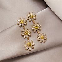 Style Ins Sucré Fleur Alliage Incruster Strass Femmes Boucles D'oreilles main image 3