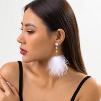 Simple Style Commute Solid Color Imitation Pearl Feather Inlay Artificial Pearls Women's Drop Earrings main image 1