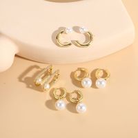 1 Pair Elegant Luxurious Classic Style C Shape Asymmetrical Plating Inlay Artificial Pearl Copper Zircon 14k Gold Plated Hoop Earrings Drop Earrings main image 4