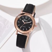 Casual Solid Color Concealed Buckle Quartz Women's Watches main image 4