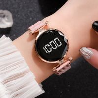 Casual Simple Style Round Magnet Buckle Quartz Women's Watches main image 3