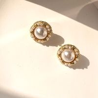 Elegant Vintage Style Round Alloy Plating Inlay Pearl Gold Plated Women's Ear Studs main image 1