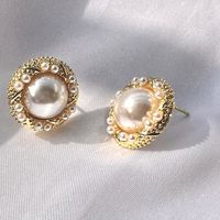 Elegant Vintage Style Round Alloy Plating Inlay Pearl Gold Plated Women's Ear Studs main image 4
