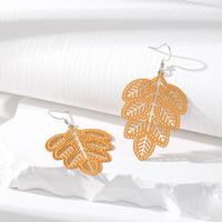 Simple Style Leaves Alloy Hollow Out Women's Drop Earrings main image 3