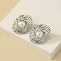 Elegant Vacation Geometric Alloy Plating Inlay Artificial Pearls Women's Ear Studs main image 4