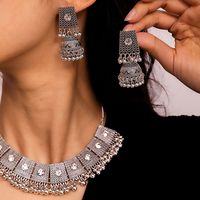 Retro Campana Metal Enchapado Embutido Diamante Artificial Plateado Mujeres Aretes Collar main image 1