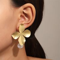 Exaggerated Modern Style Flower Metal Copper Plating Inlay Acrylic Crystal Pearl 18k Gold Plated Gold Plated Silver Plated Women's Drop Earrings Ear Studs main image 3