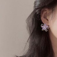Sucré Fleur Alliage Incruster Perles Artificielles Femmes Boucles D'oreilles main image 3