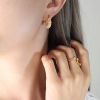 1 Pair Elegant Baroque Style U Shape Titanium Steel Plating Inlay Artificial Pearls 18k Gold Plated Earrings main image 3