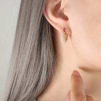 1 Pair Elegant Baroque Style U Shape Titanium Steel Plating Inlay Artificial Pearls 18k Gold Plated Earrings main image 2