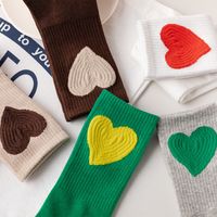 Frau Einfacher Stil Herzform Baumwolle Crew Socken Ein Paar main image 1