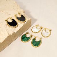 1 Paire Décontractée Style Simple Forme En U Acier Au Titane Placage Incruster Malachite Coquille Plaqué Or 18k Des Boucles D'oreilles main image 1