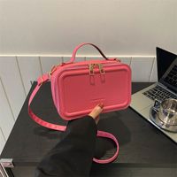 Women's Pu Leather Solid Color Vintage Style Classic Style Square Zipper Shoulder Bag Handbag Crossbody Bag main image 4